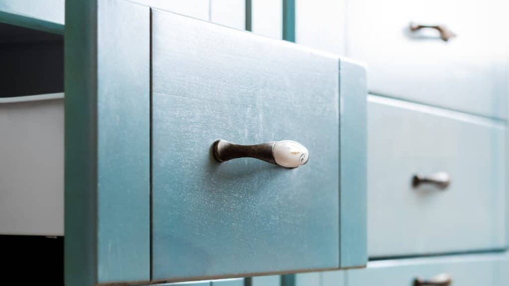 cost to paint kitchen cabinets​